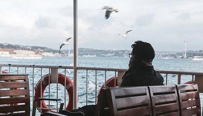 九游娱乐网页版-社交媒体热议：谁是本赛季最耀眼的车手？